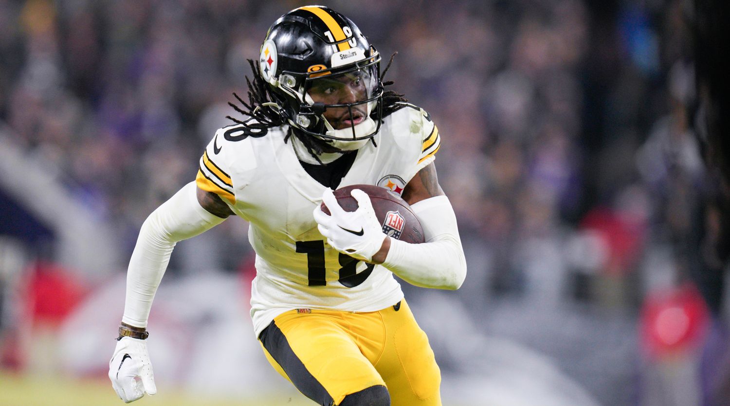 Steelers wide receiver Diontae Johnson (18) runs with the ball during a game against the Ravens.